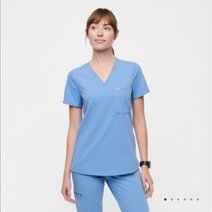 FIGS Catarina Scrub Top